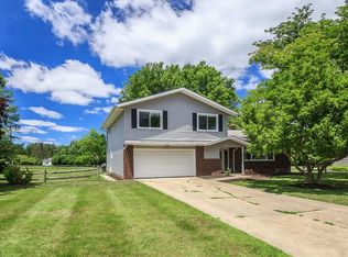 6767 Hickory Hill Dr, Mayfield, OH 44143