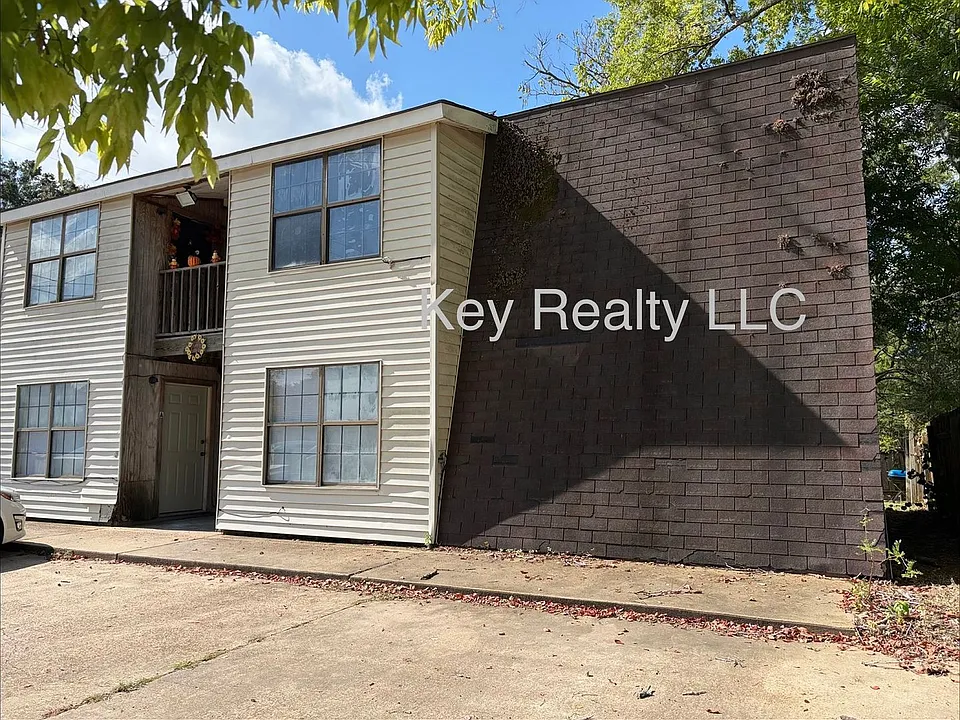 214B Lee St