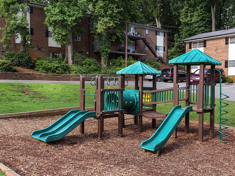 Mitchell s Park Apartments — Photo 30