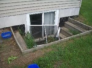 3rd image of 220 Botsford St