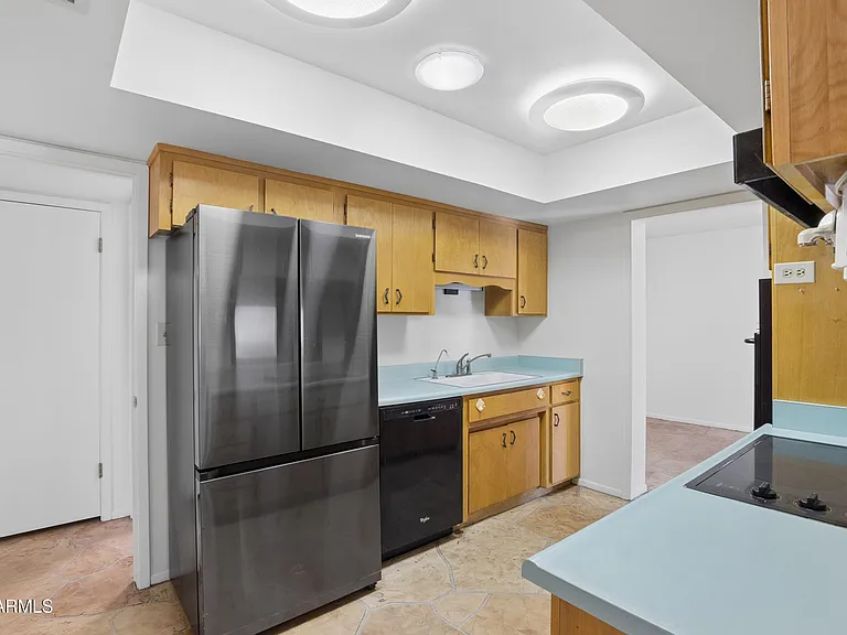 1014 E Balboa Cir — Photo 36