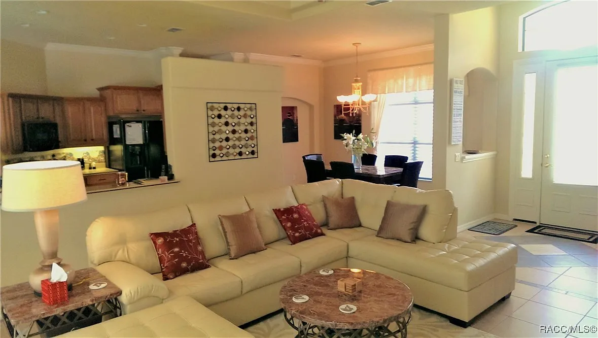 4 bed, 2161 sqft, $2,800 — Photo 2