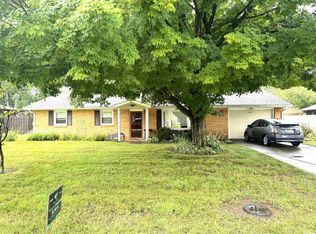 2405 N Roxbury Ln, Muncie, IN 47304