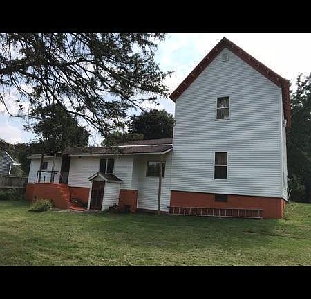 4th image of 613 Pine St