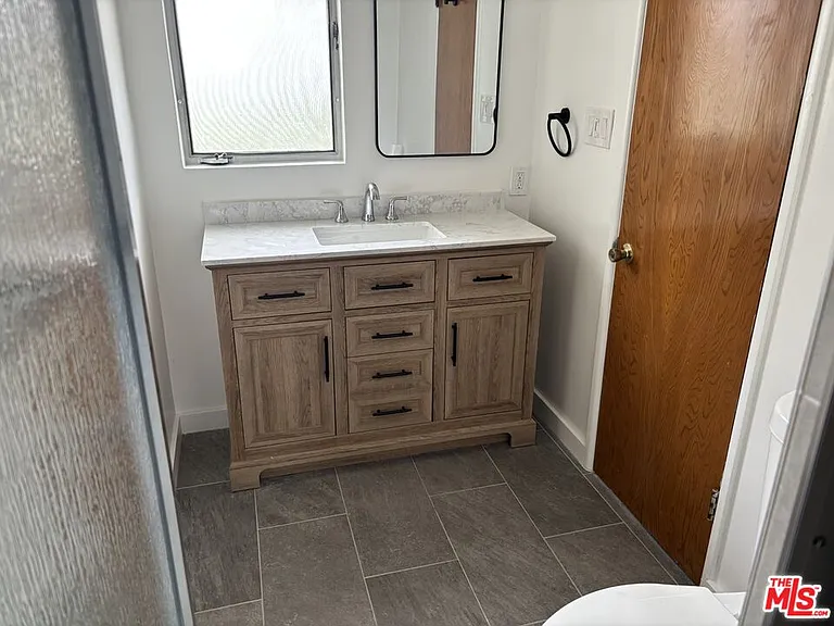 366 E Hillsdale St — Photo 11