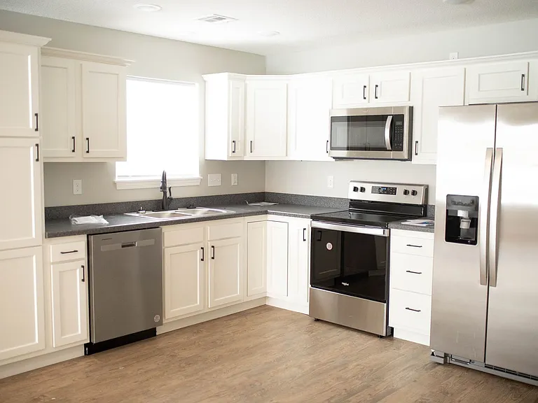 1612 Green Valley Cir — Photo 3