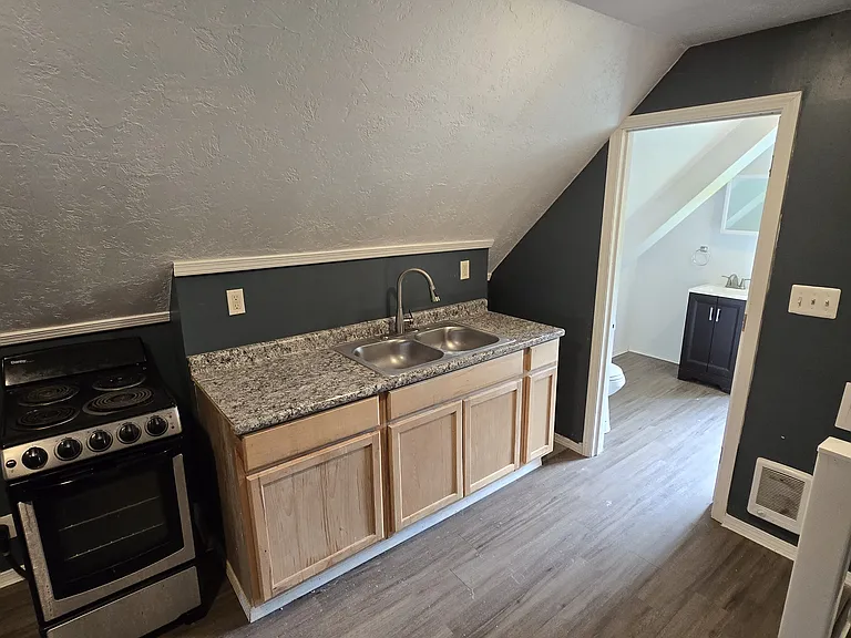 1374 E 115th St #3 — Photo 3