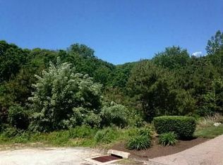 8 Shoreline Dr, Westerly, RI 02891