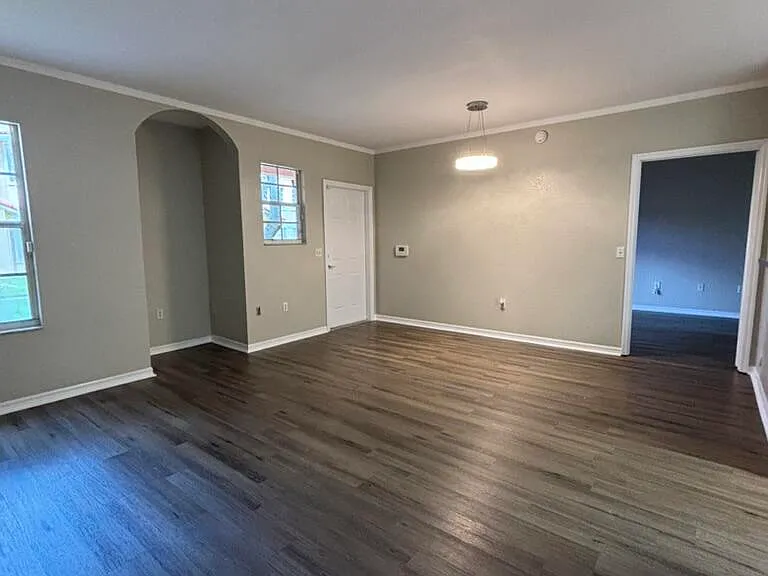 2412 Belmont Ln — Photo 1