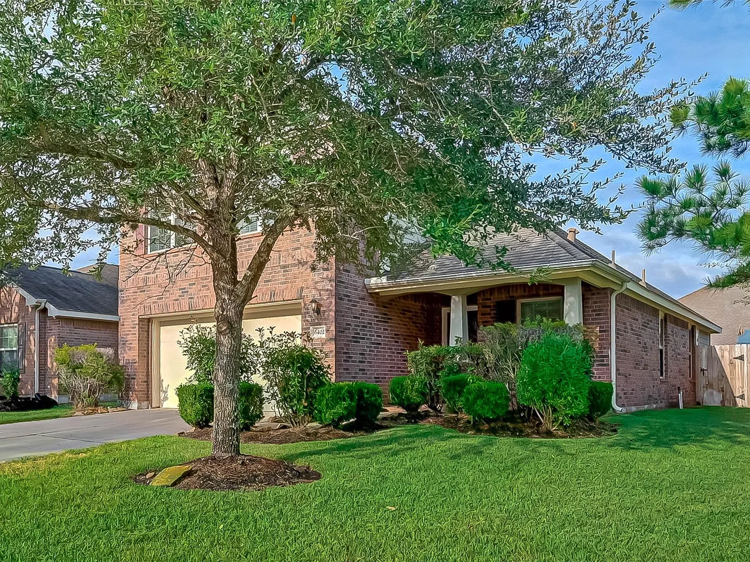 4 bed, 2.5 bath, 2119 sqft, $2,300 — Photo 2