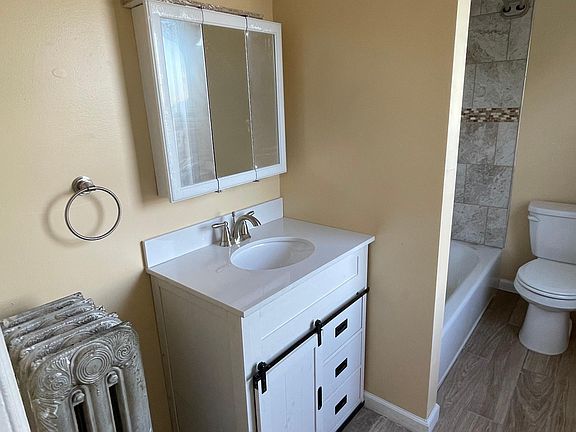 2nd image of 914 N Franklin St #3