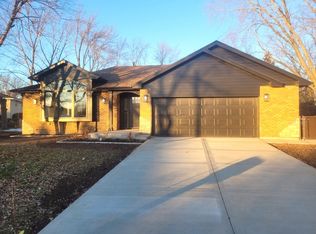 7609 Baker Ct, Darien, IL