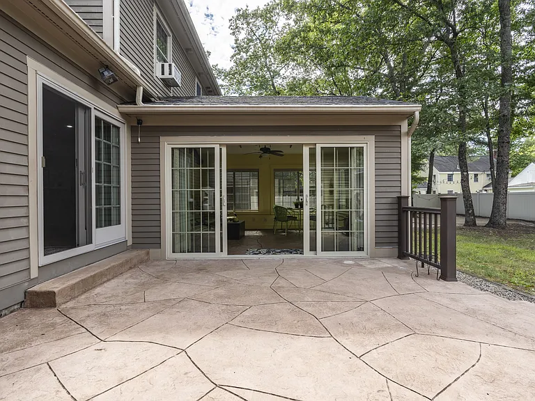 13 Andrew Ave — Photo 10