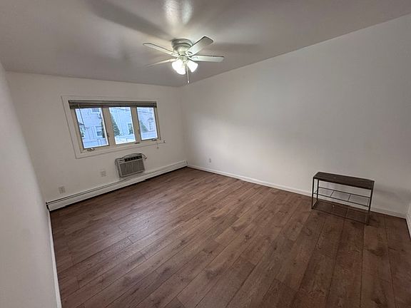 3rd image of 8909 Doran Ave Floor 1