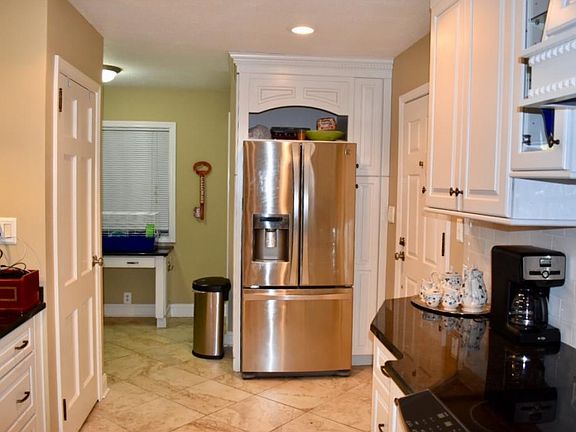 3rd image of 1409 Dobyns Dr