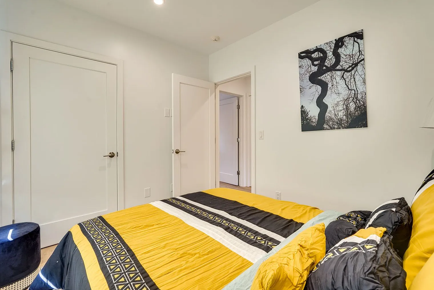 2 bed, 1.0 bath, 742 sqft, $5,225 — Photo 3
