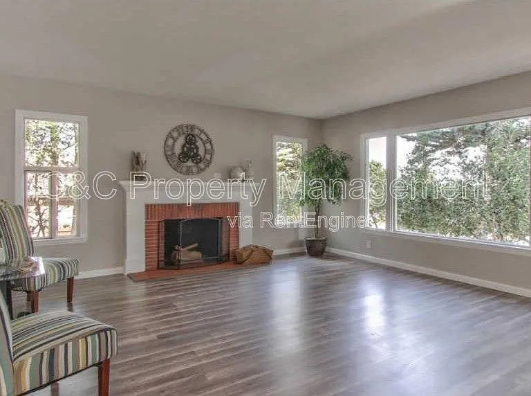 1420 Munras Ave #A — Photo 5