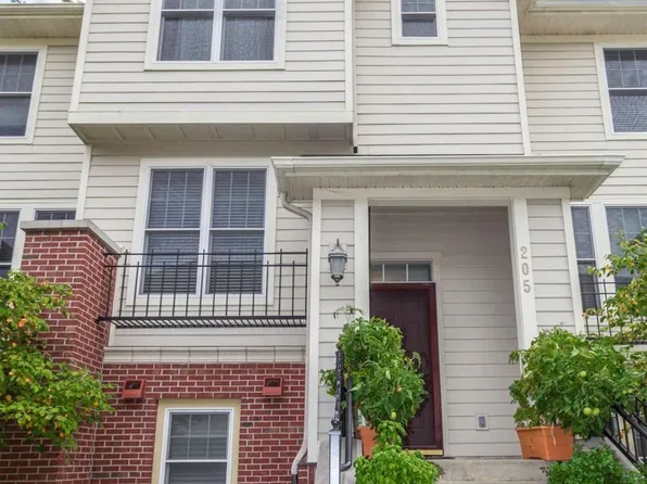 205 E Saint Joseph St, Lansing, MI 48933