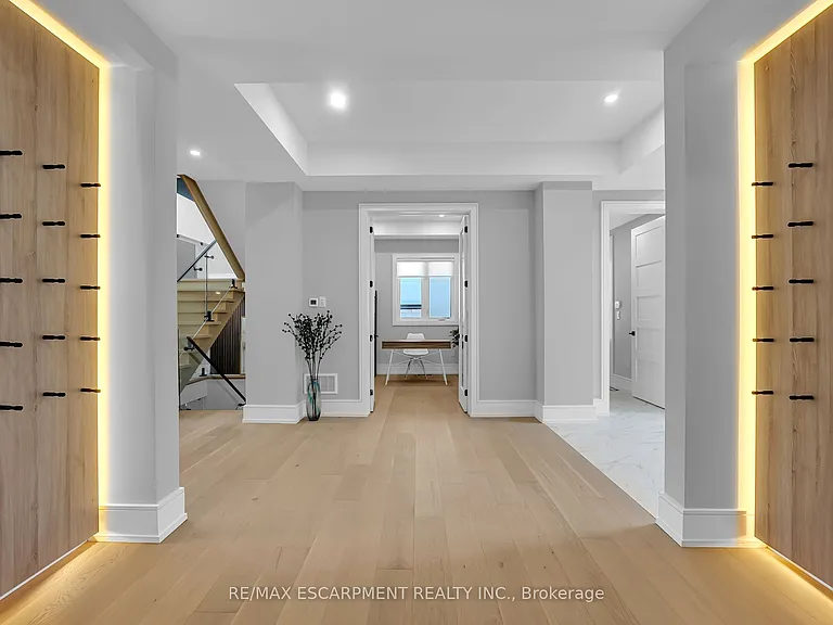 221 Morden Rd E — Photo 9