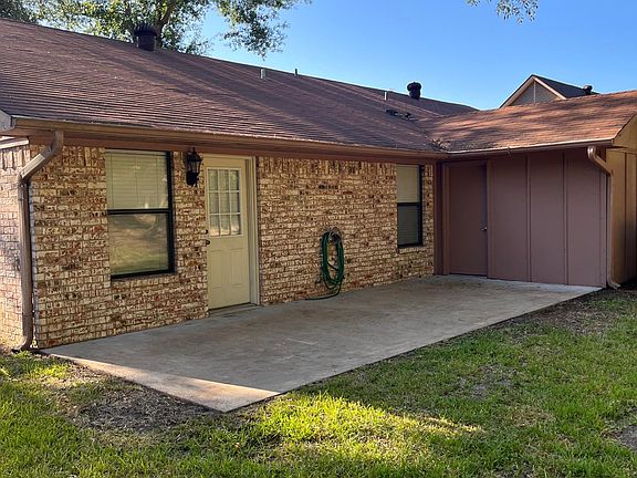 4th image of 106 Willow Creek Ct #B