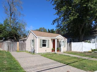 28 Elm St, Salisbury, MA 01952