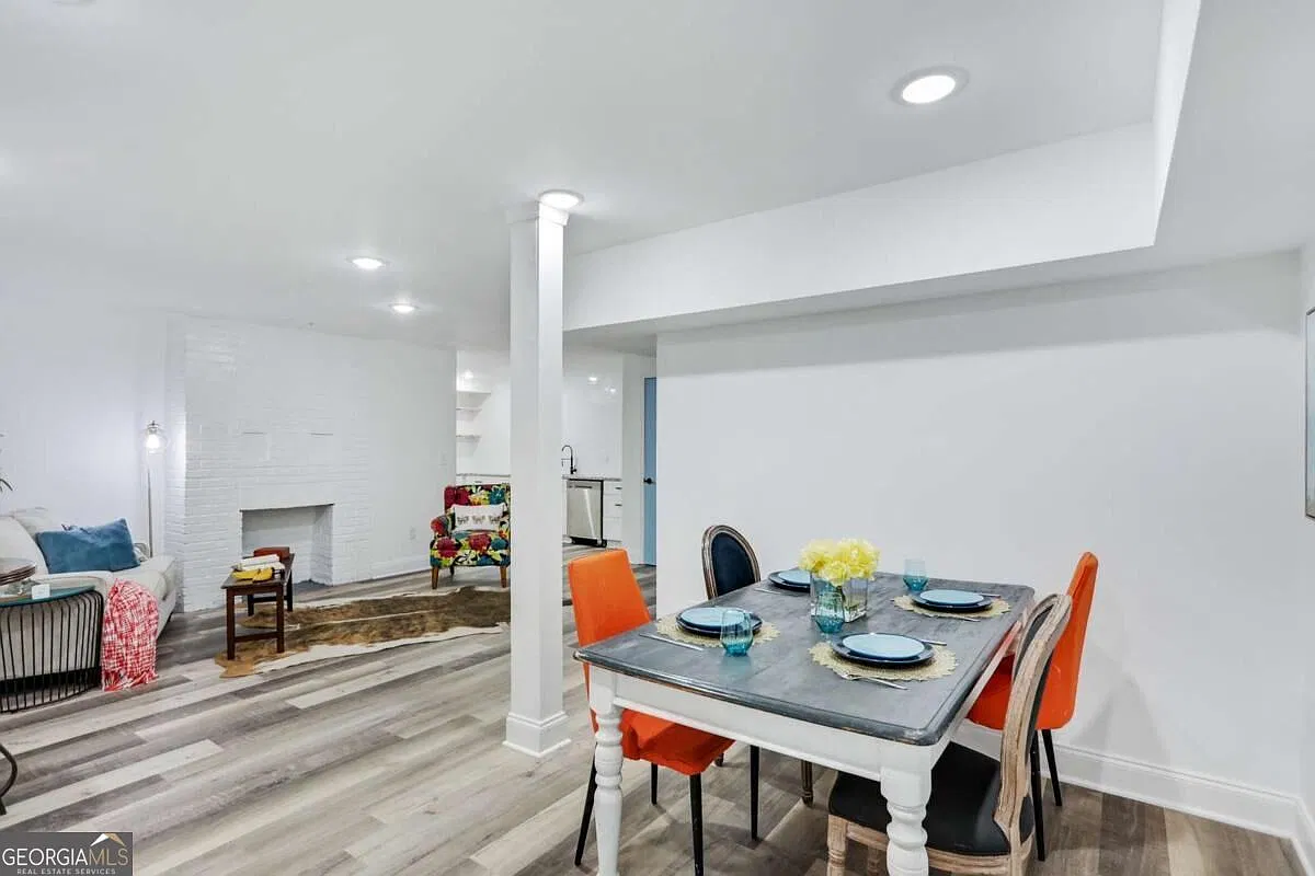 3 bed, 2.0 bath, $2,300 — Photo 4
