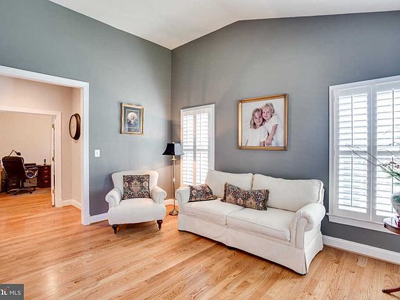 3rd image of 9413 Brambly Ln