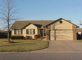 504 Fieldstone St, Valley Center, KS 67147