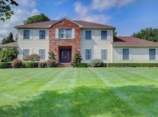 5 Desai Ct, Freehold, NJ 07728