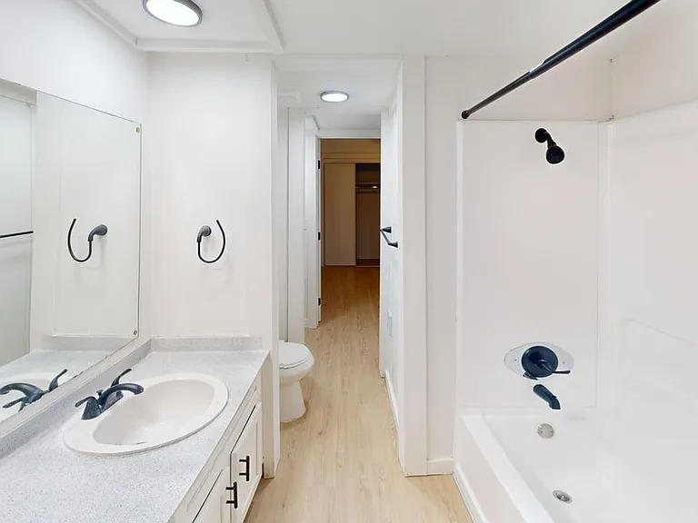 The Briarwood Apartments — Photo 45