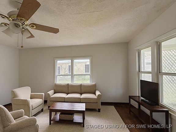 3rd image of 509 Saunders St