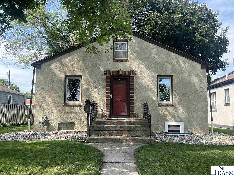 1st image of 116 Remmele St SE