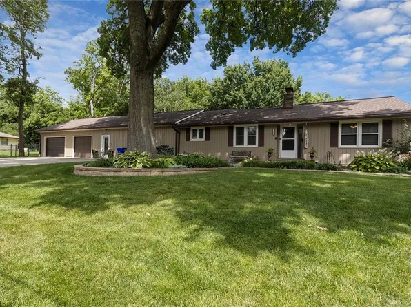 7327 Hardy St, Overland Park, KS 66204