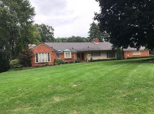 2335 E Hammond Lake Dr, Bloomfield Hills, MI 48302