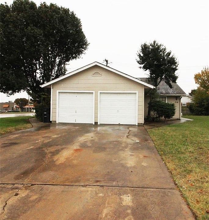 1st image of 716 NE 11th St