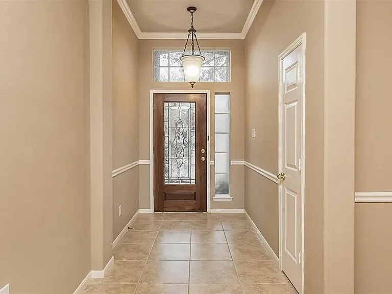 3 bed, 1684 sqft, $2,100 — Photo 2