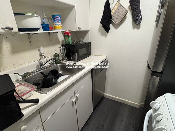 5th image of 384 Commonwealth Ave APT 11