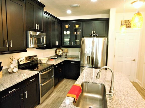 5th image of 10802 Avery Park Dr