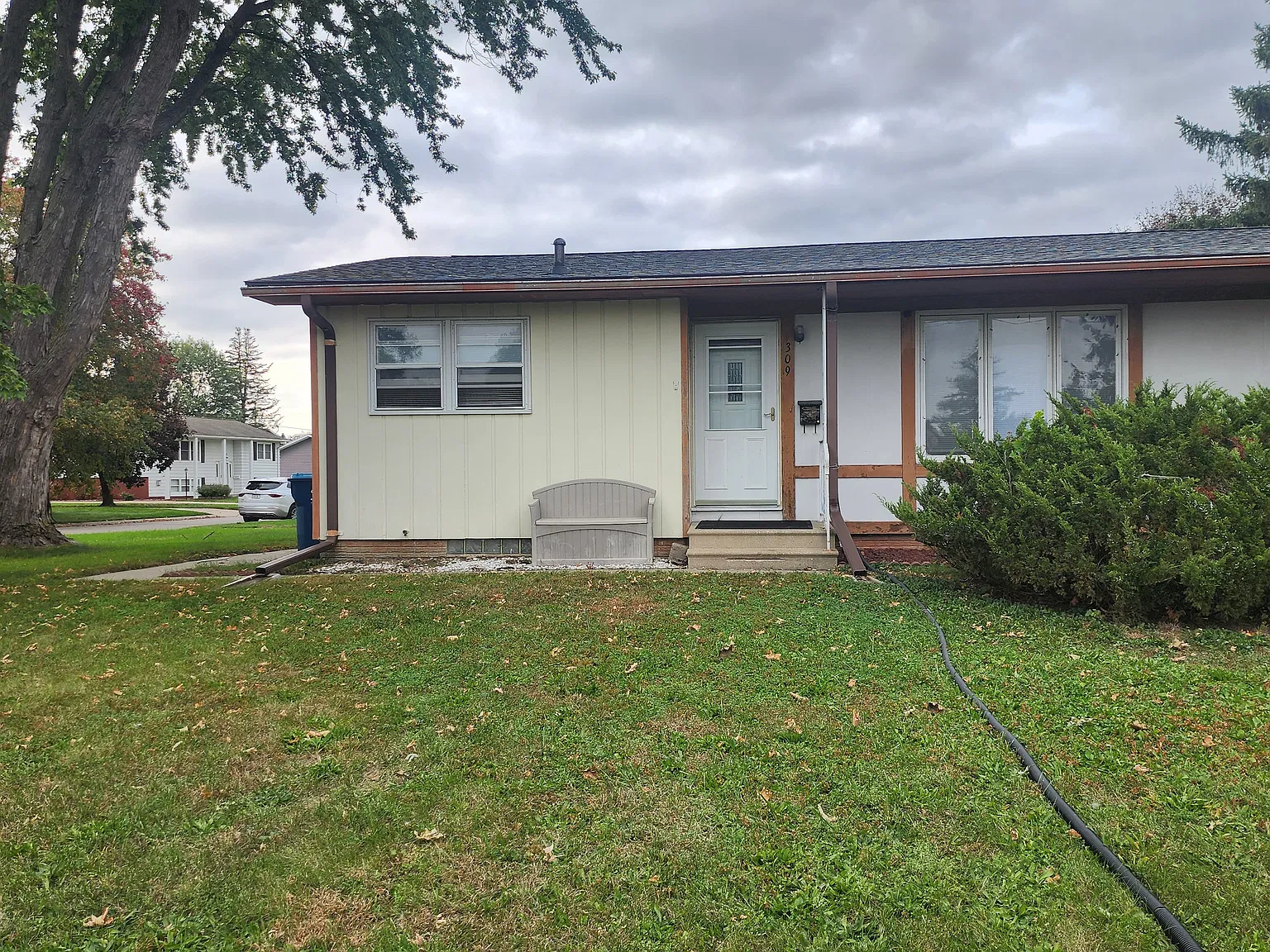 2 bed, 912 sqft, $1,000 — Photo 1
