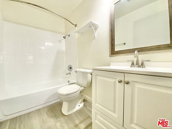 4th image of 229 Normandie Ave #8A