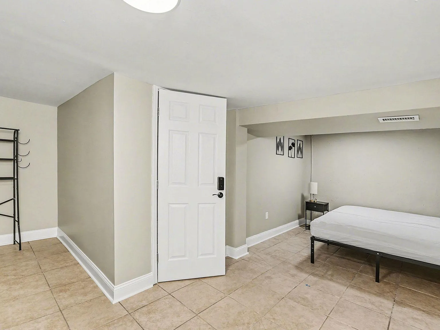 4 bed, 2.0 bath, 1554 sqft, $728 — Photo 3