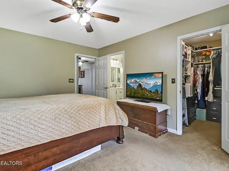 144 Pomeroy Dr — Photo 31