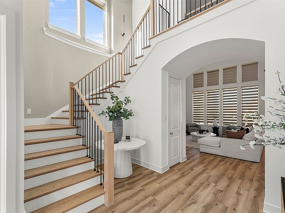 3rd image of 401 Sunnyridge Ln