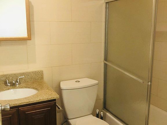 2nd image of 1013 Green St #3R