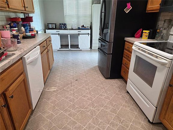 5th image of 790 Myers Dr