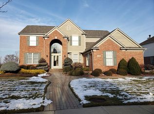 3814 Woodmonte Dr, Rochester, MI 48306