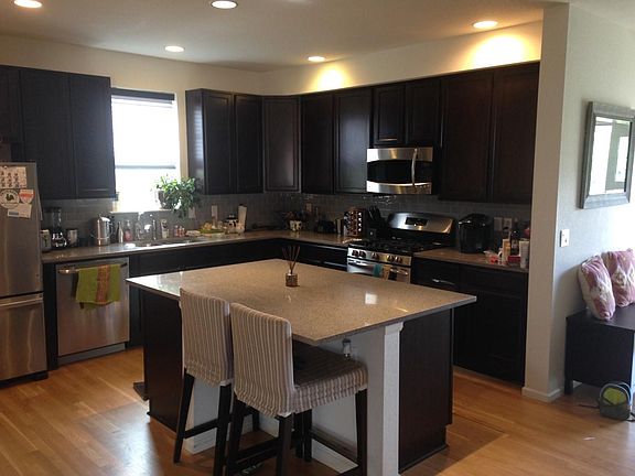 Kitchen / Island Counter