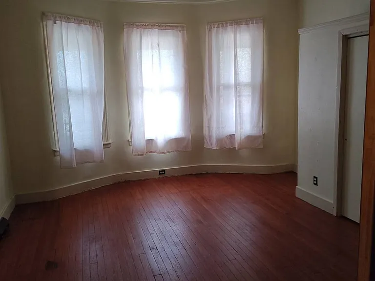 118 Winter Ave #1 — Photo 6