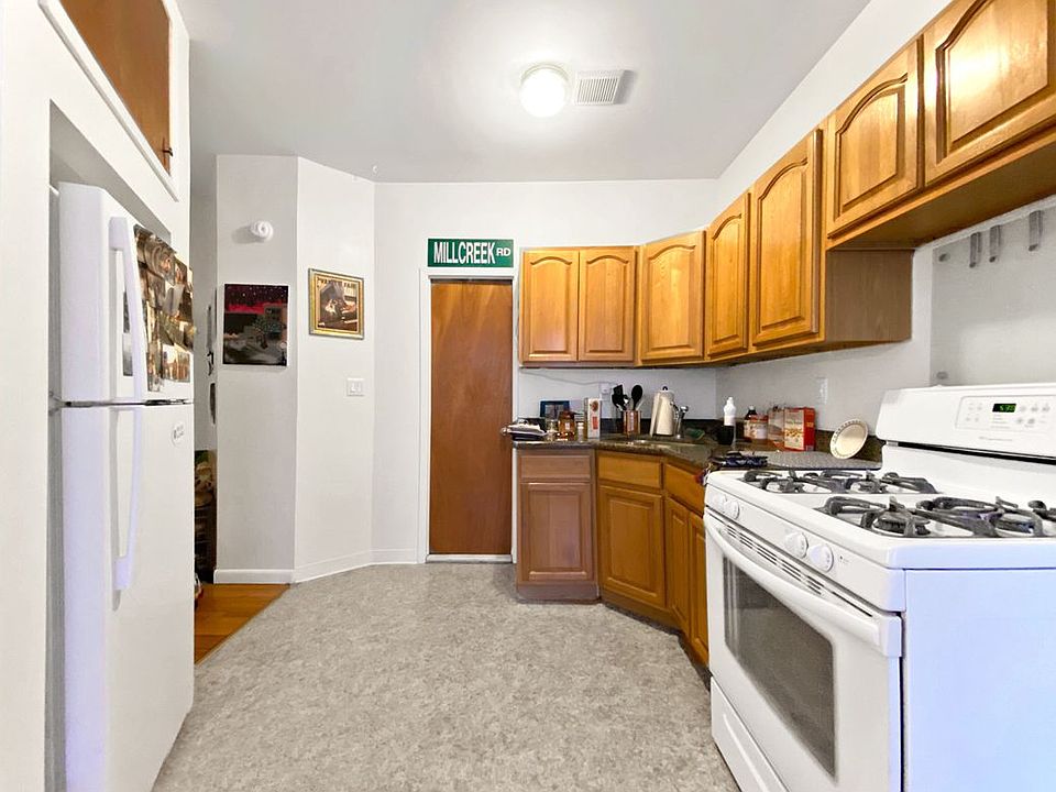 2nd image of 181 12th St APT 1F