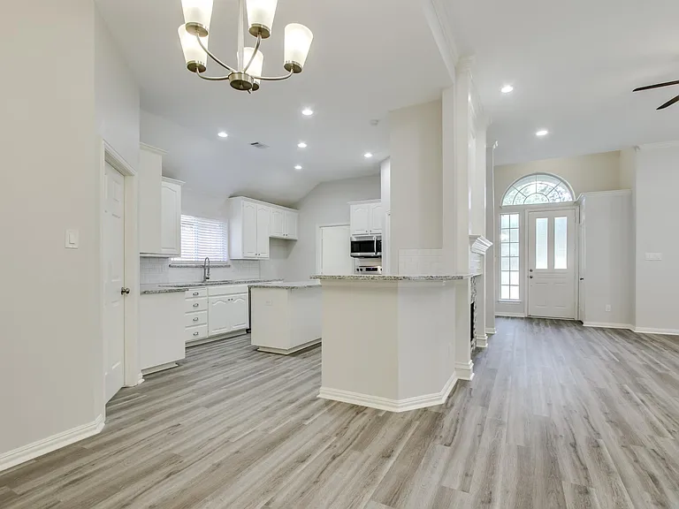 409 Lancashire Dr — Photo 13